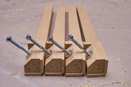 曼叔工业 以匠心与自然，重塑木制家具的艺术与实用之美