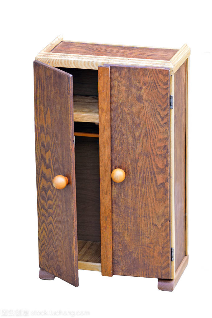 木制柜一扇敞开的门